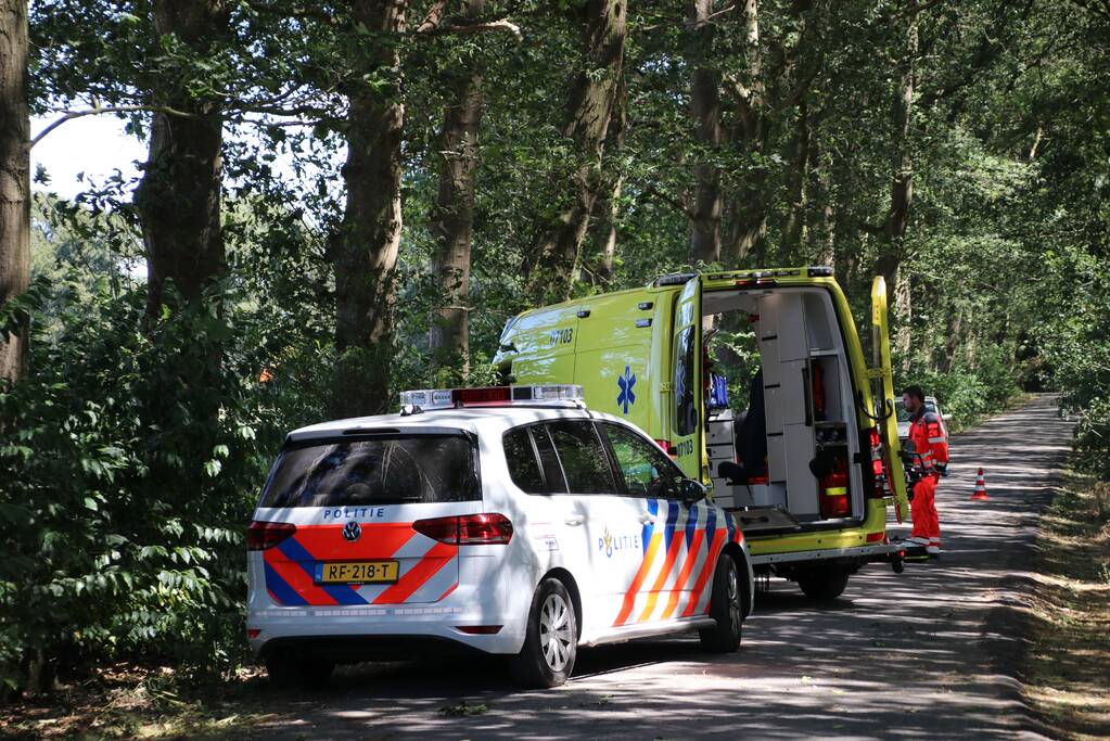 Vrouw zwaargewond na val van paard