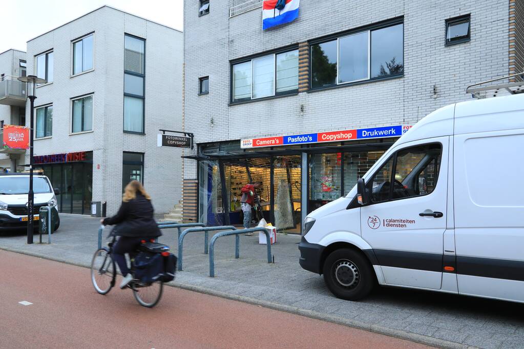 Veel schade bij ramkraak op fotowinkel