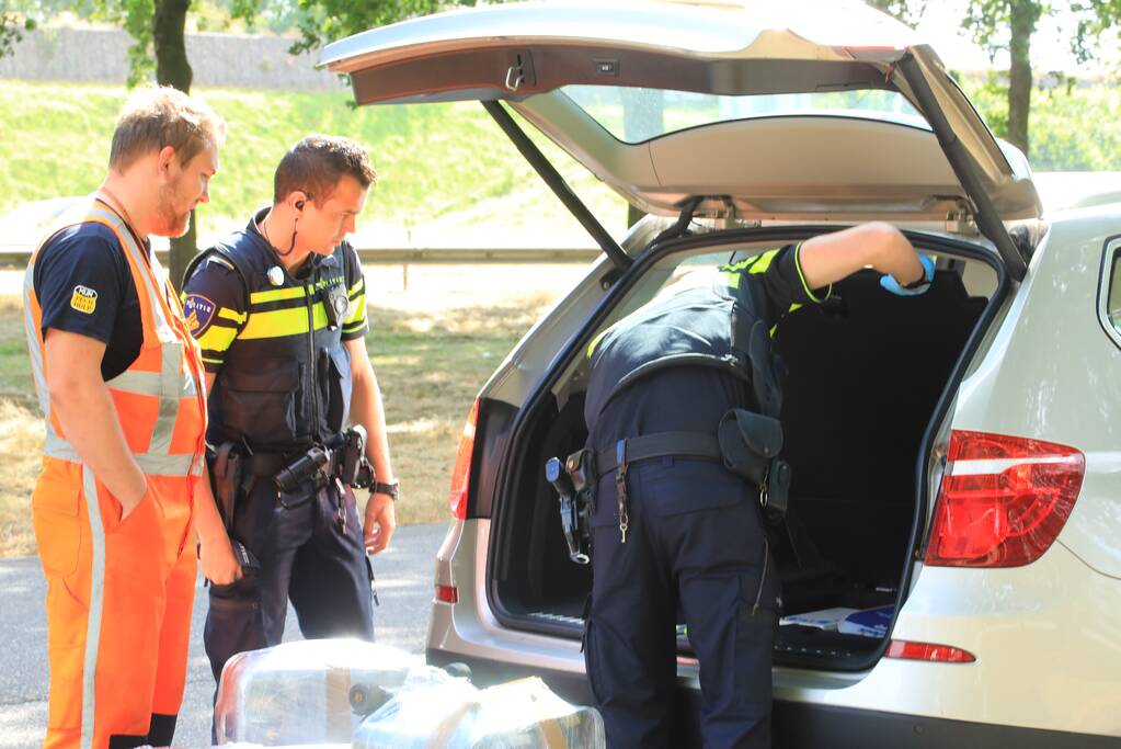 Gestolen auto aan de kant gezet en bestuurder aangehouden