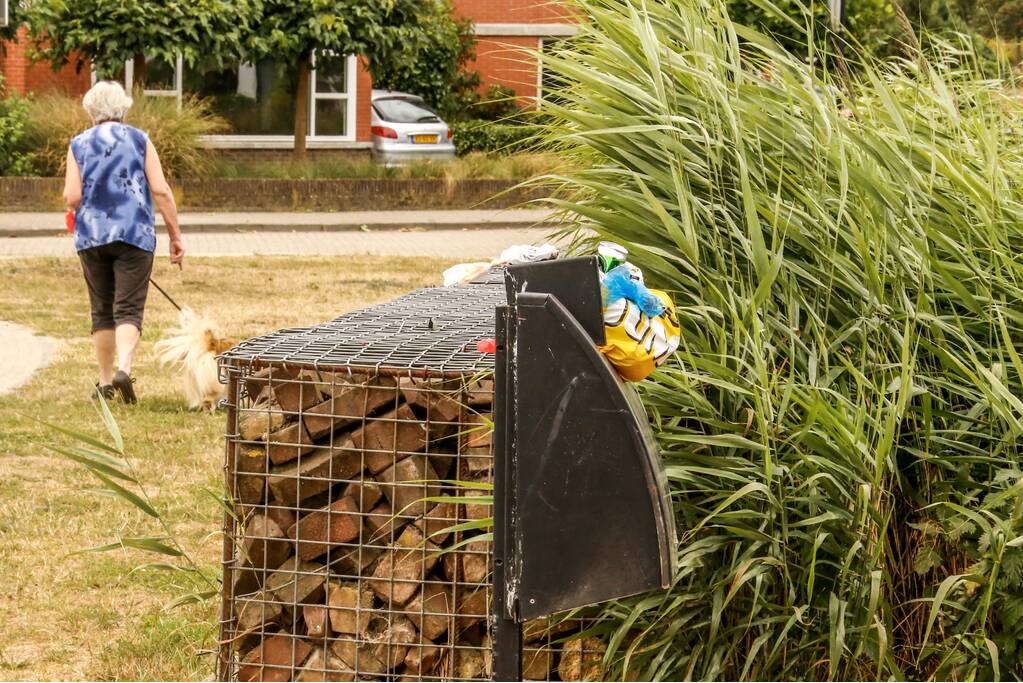 Nieuwland is overvolle hondenpoepbakken zat