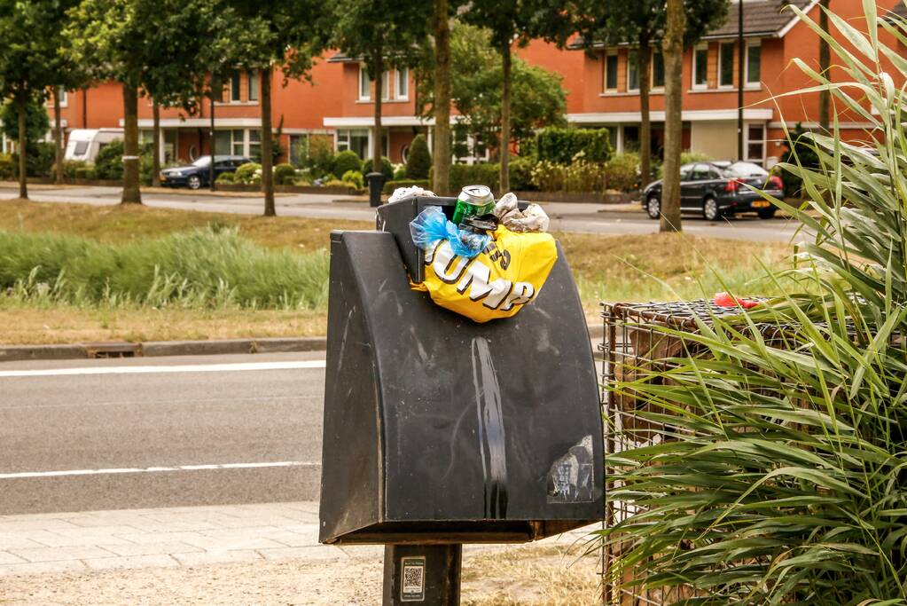 Nieuwland is overvolle hondenpoepbakken zat