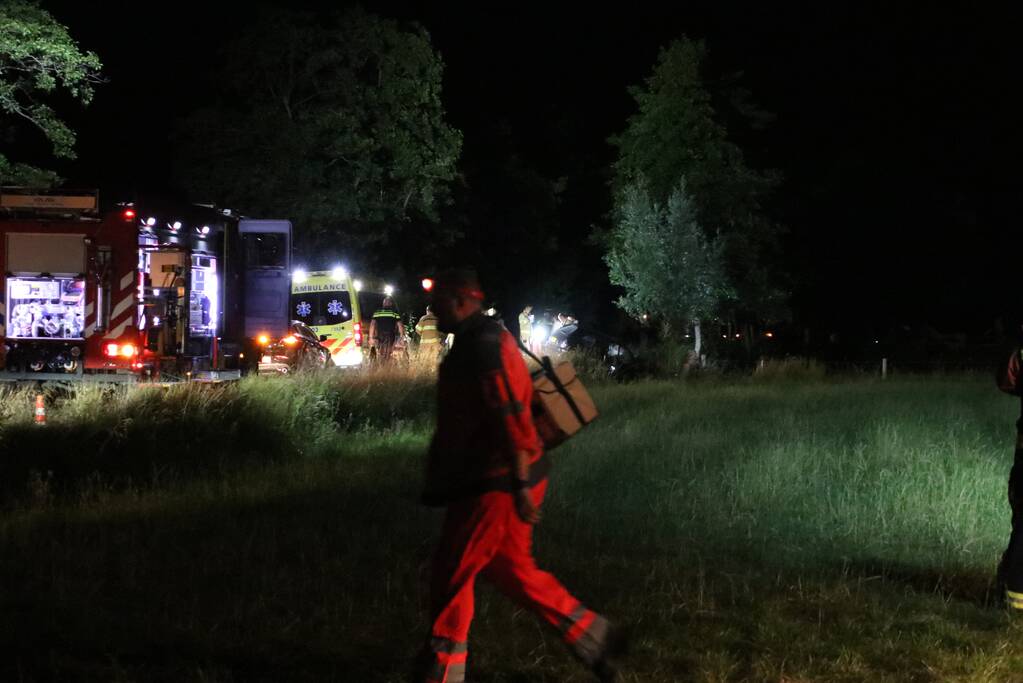 35-jarige automobilist overleden na botsing tegen boom