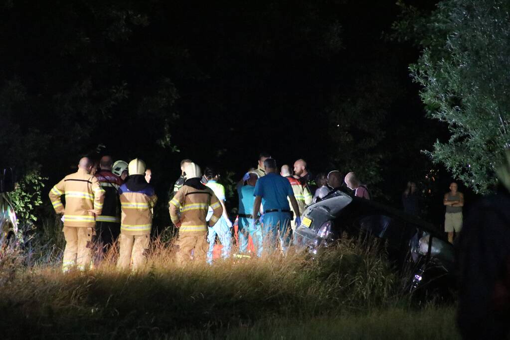 35-jarige automobilist overleden na botsing tegen boom