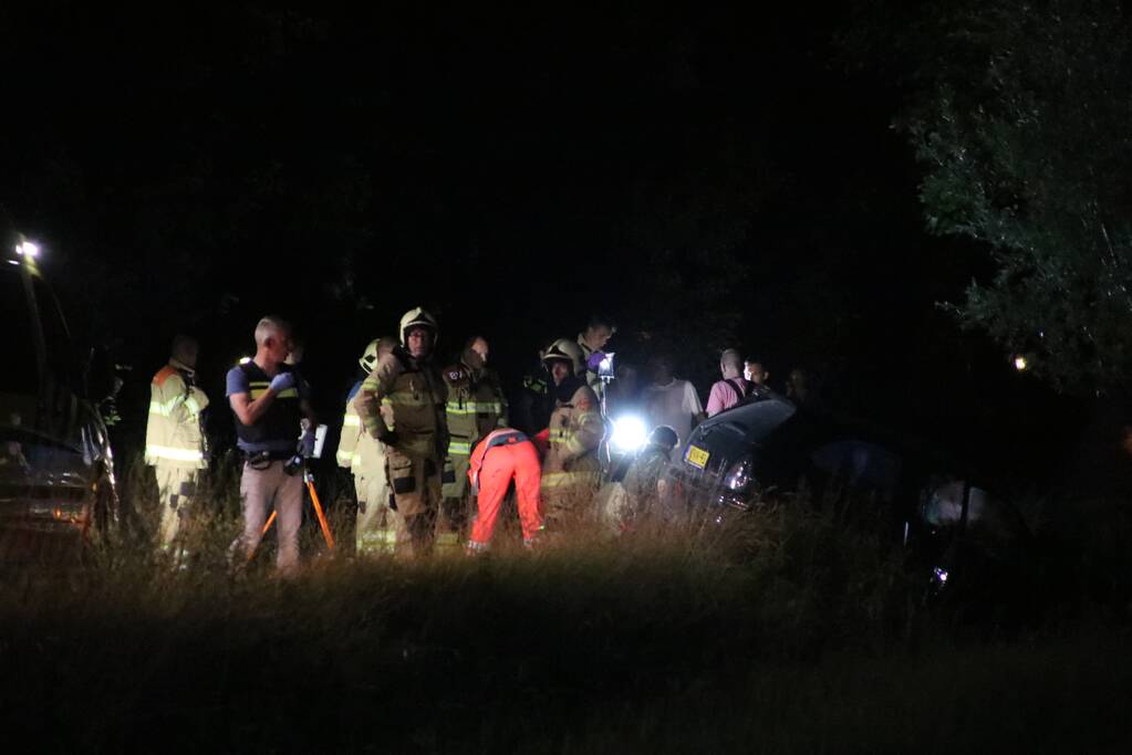 35-jarige automobilist overleden na botsing tegen boom