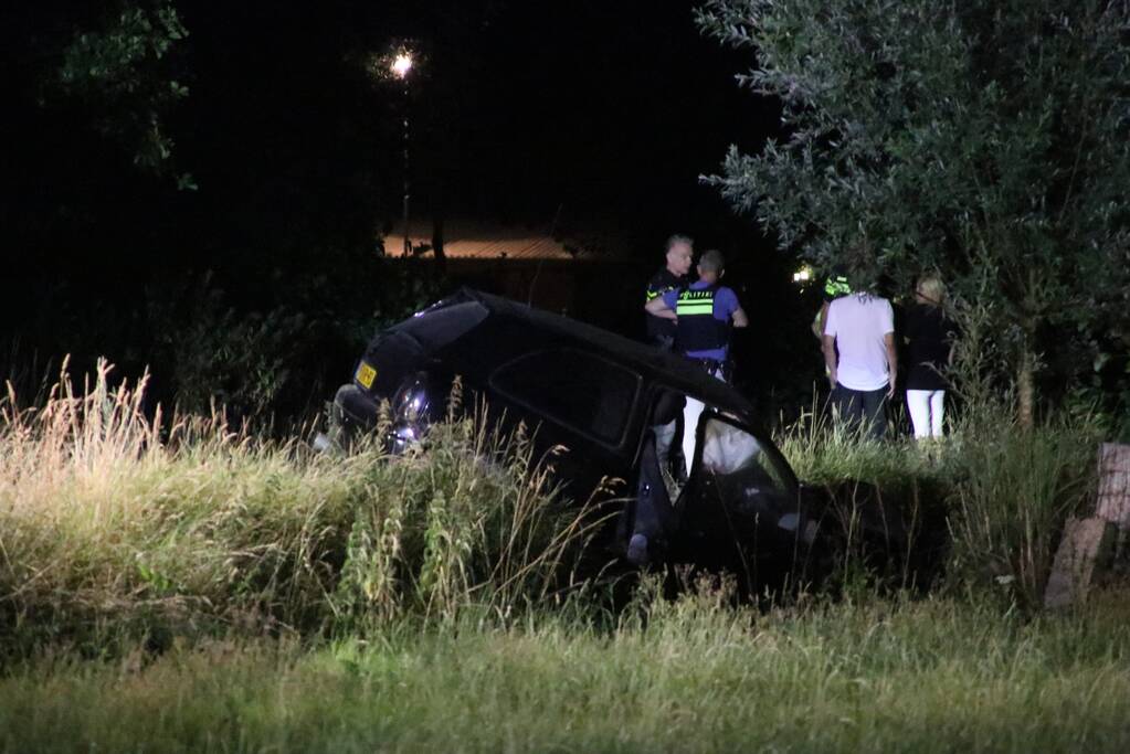 35-jarige automobilist overleden na botsing tegen boom