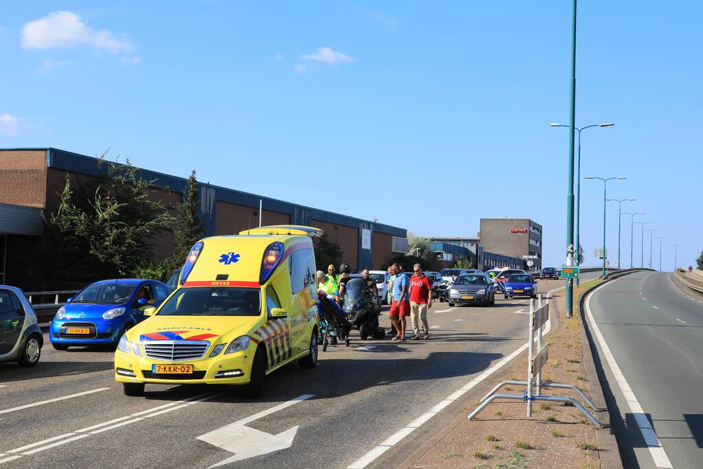 Motorrijder hard onderuit