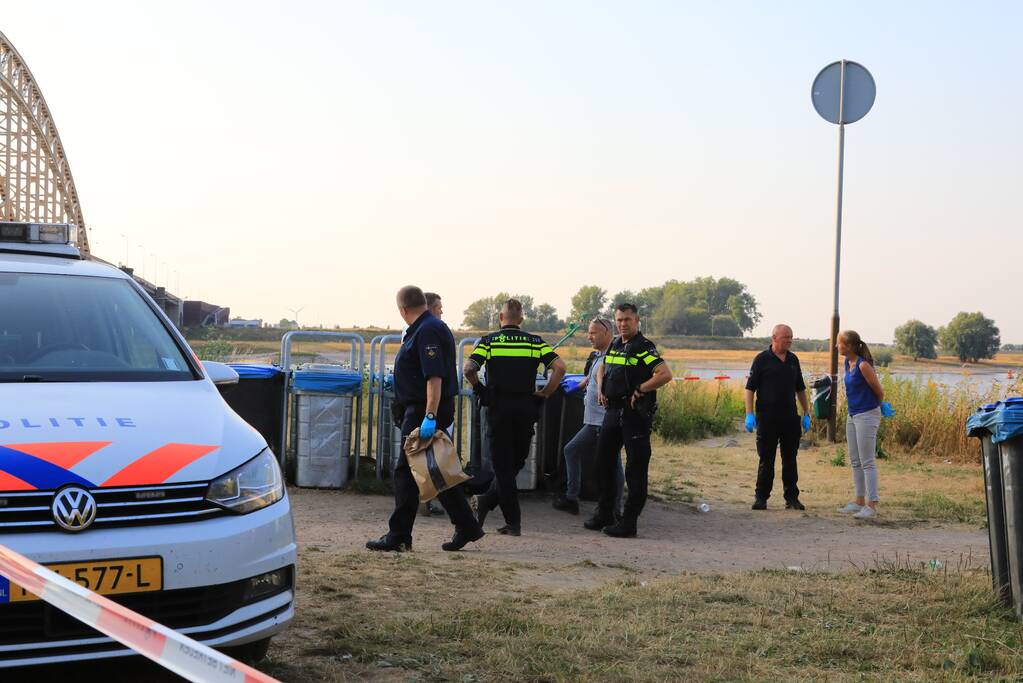 Stoffelijk overschot aangetroffen onder wandelbrug