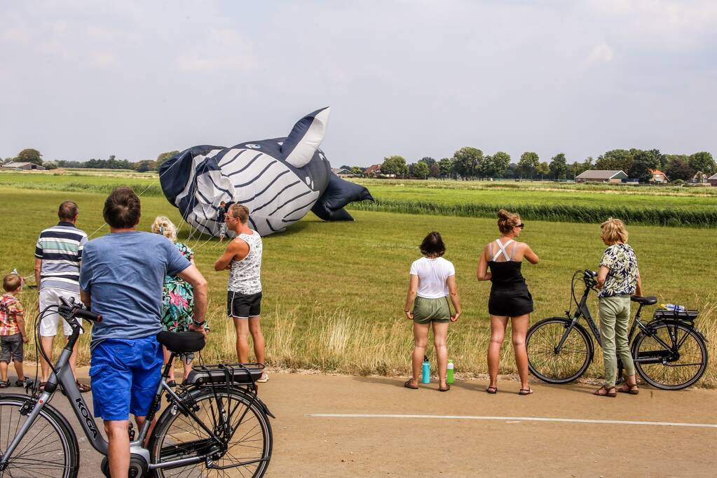 Mega-kites opgelaten boven Vathorst