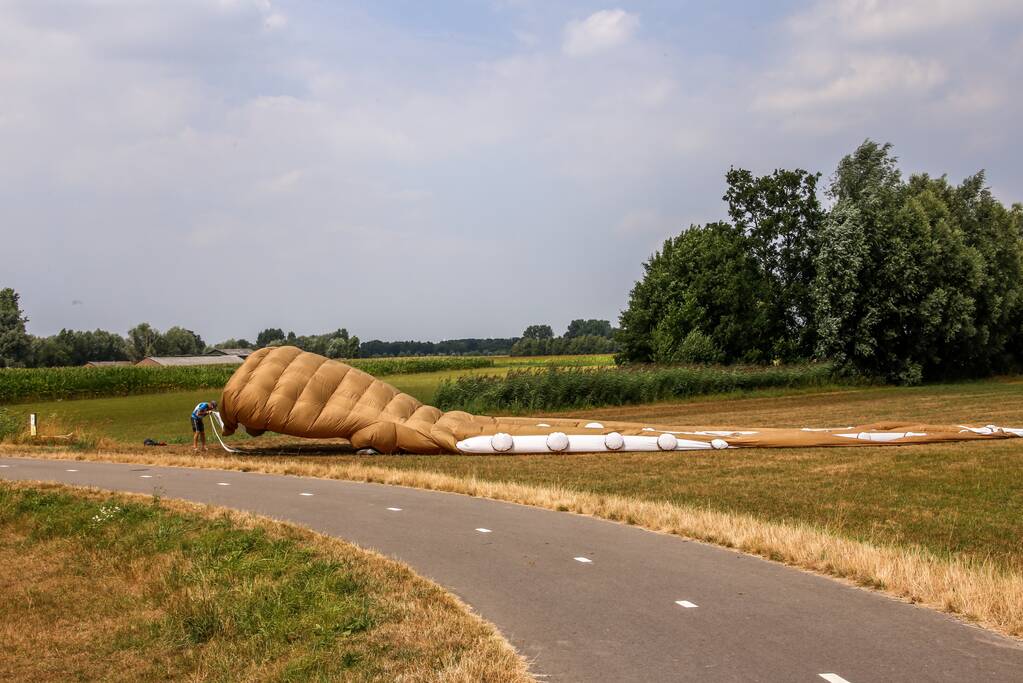 Mega-kites opgelaten boven Vathorst