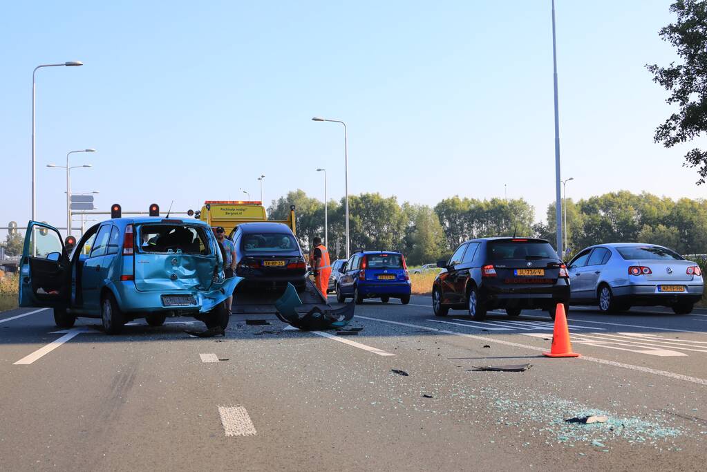 Veel schade bij kop-staartbotsing