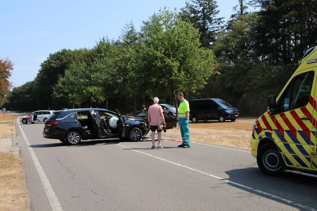 Frontale aanrijding bij gasterij Zondag