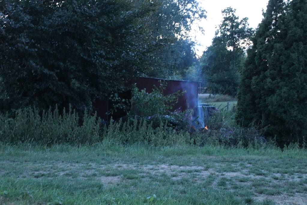 Buitenbrand blijkt barbecue bij gekraakte boerderij