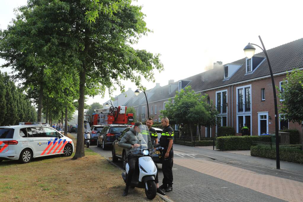 Veel rook bij woningbrand