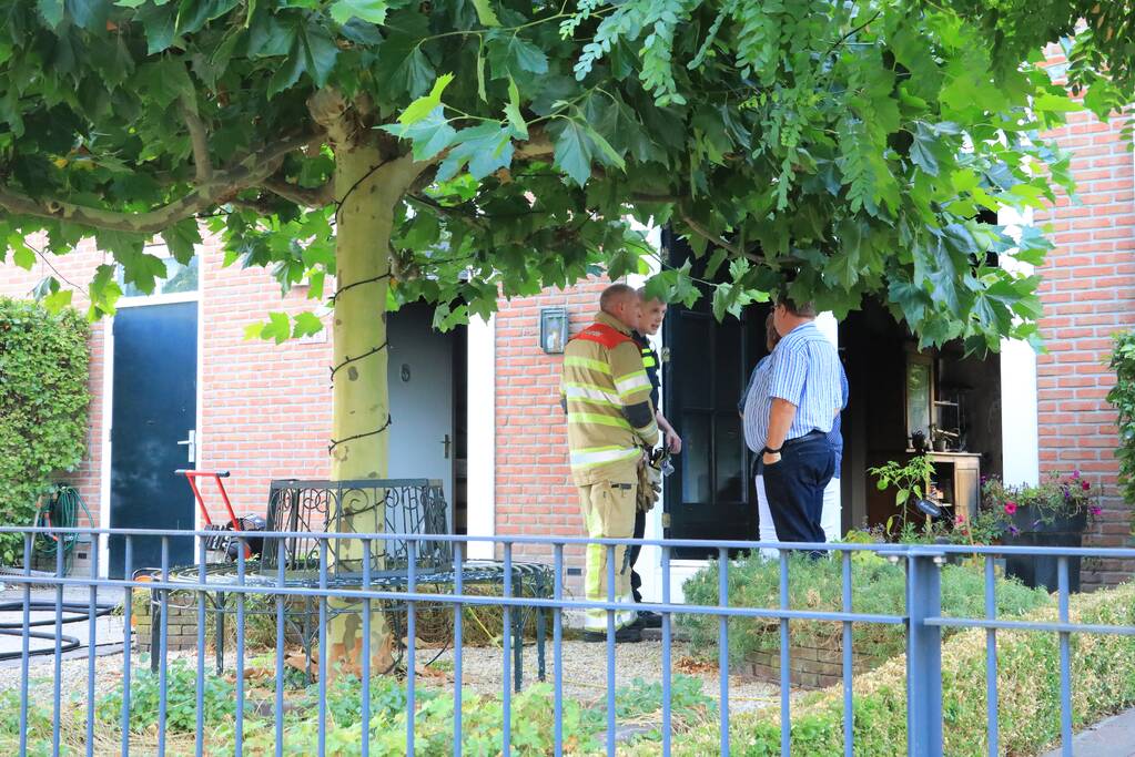 Veel rook bij woningbrand