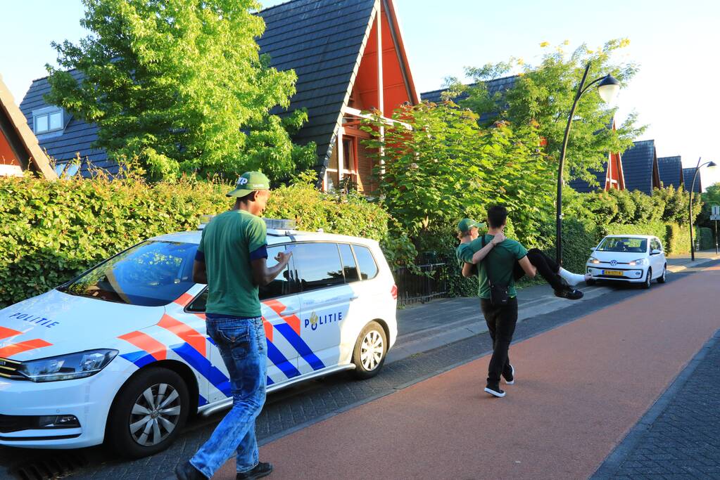 Twee pizzakoeriers knallen op elkaar