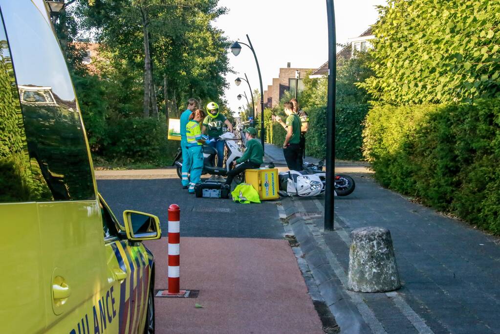 Twee pizzakoeriers knallen op elkaar