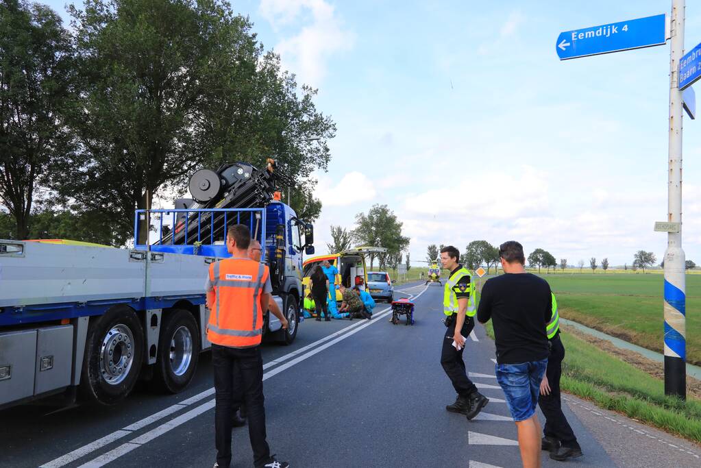 Racefietser ernstig gewond na aanrijding met vrachtwagen