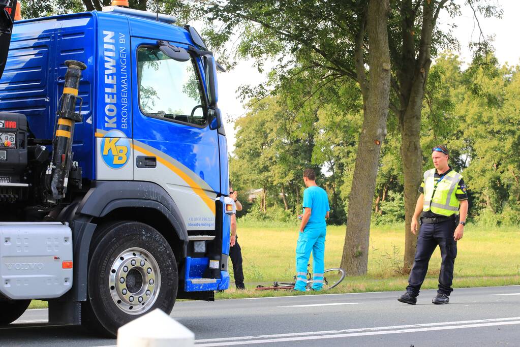 Racefietser ernstig gewond na aanrijding met vrachtwagen