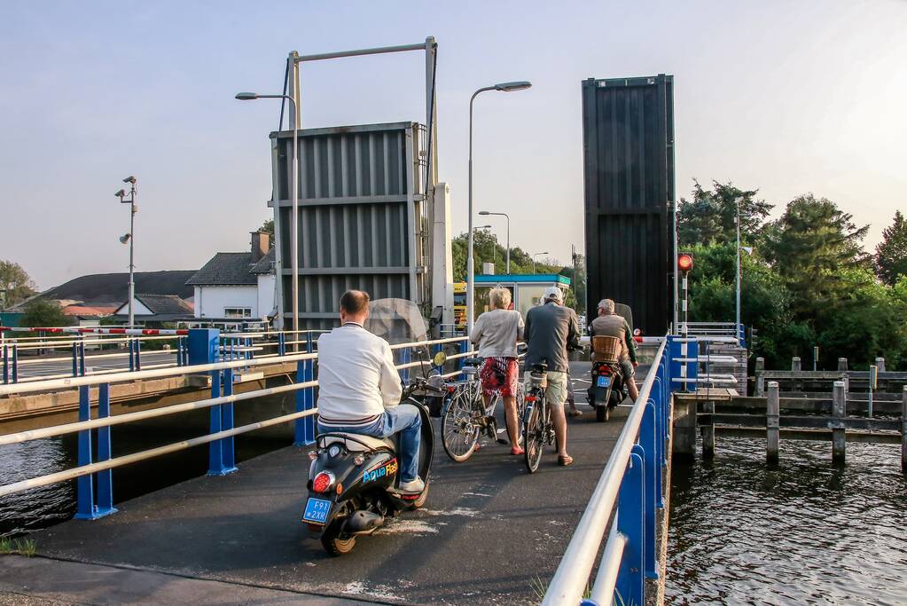 Verkeersopstopping Eembrug na kapotte slagboom