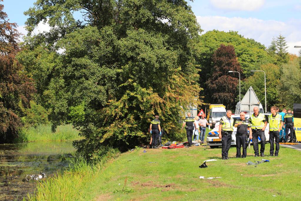 Motoragent zwaargewond na inhaalactie