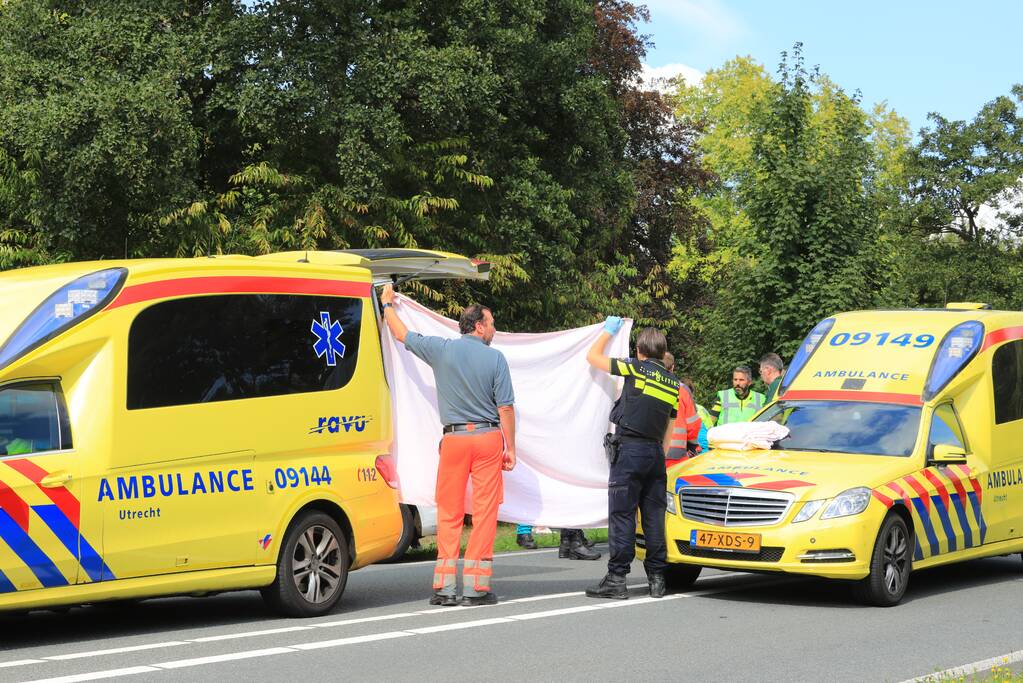 Motoragent zwaargewond na inhaalactie