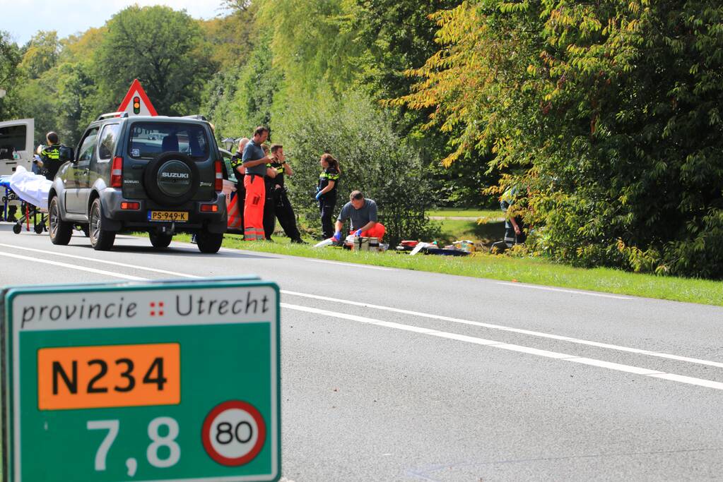 Motoragent zwaargewond na inhaalactie