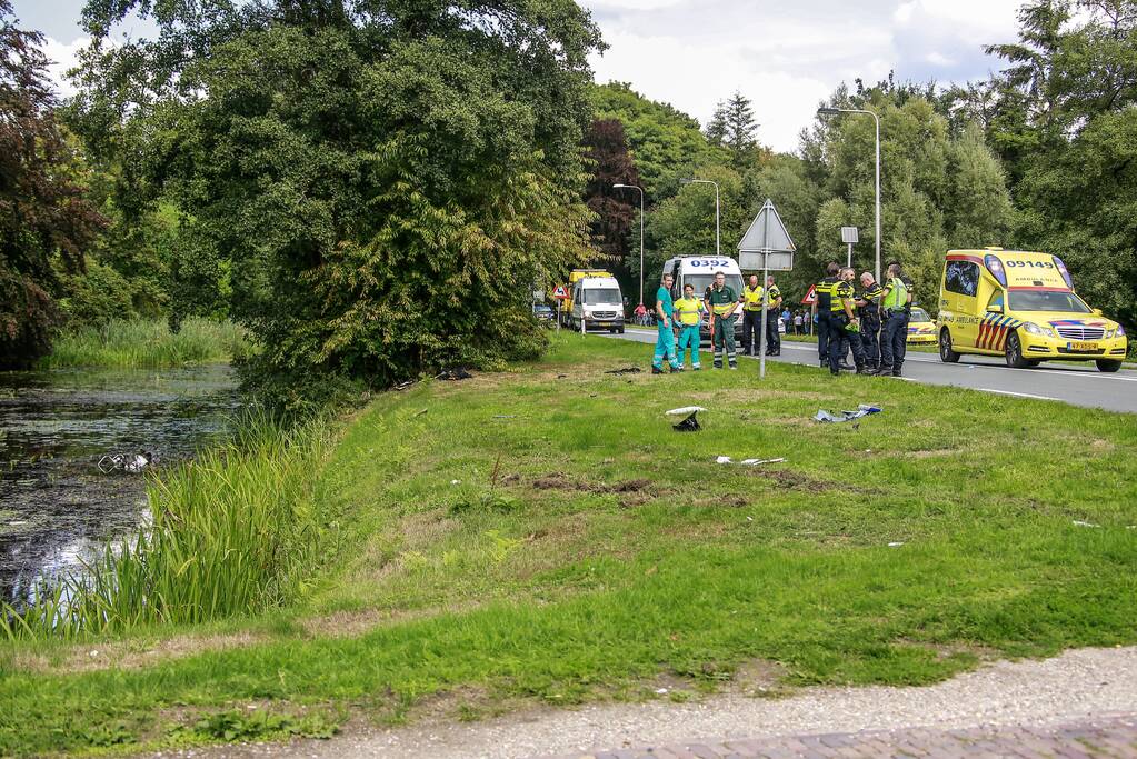 Motoragent zwaargewond na inhaalactie