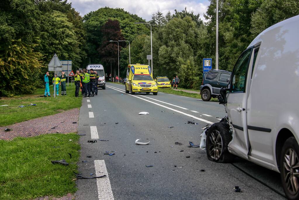 Motoragent zwaargewond na inhaalactie