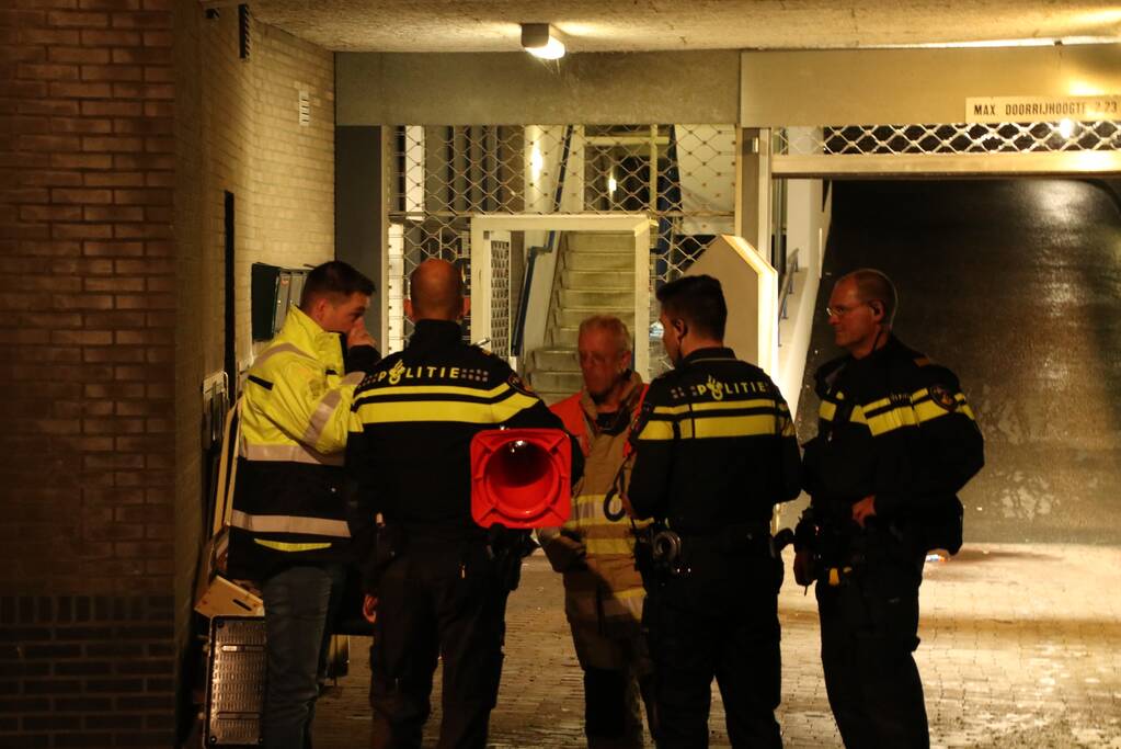 Buren ontdekken brand in appartement