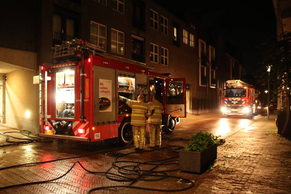 Buren ontdekken brand in appartement