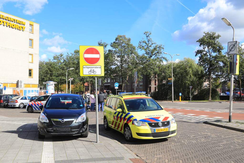 Scooterrijdster aangereden door automobilist