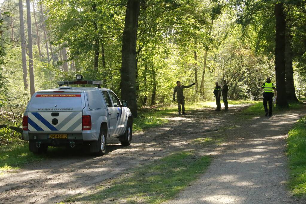 Granaat gevonden langs spoor