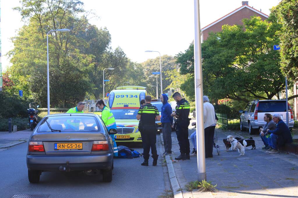 Scooterrijdster gewond na aanrijding met auto