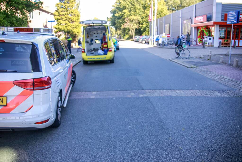 Scooterrijdster gewond na aanrijding met auto