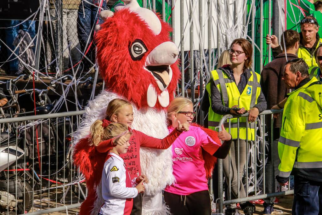 Drukke gezelligheid bij Derby