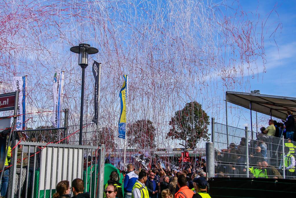 Drukke gezelligheid bij Derby