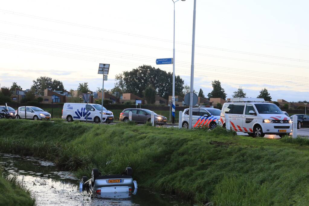 Auto te water na aanrijding