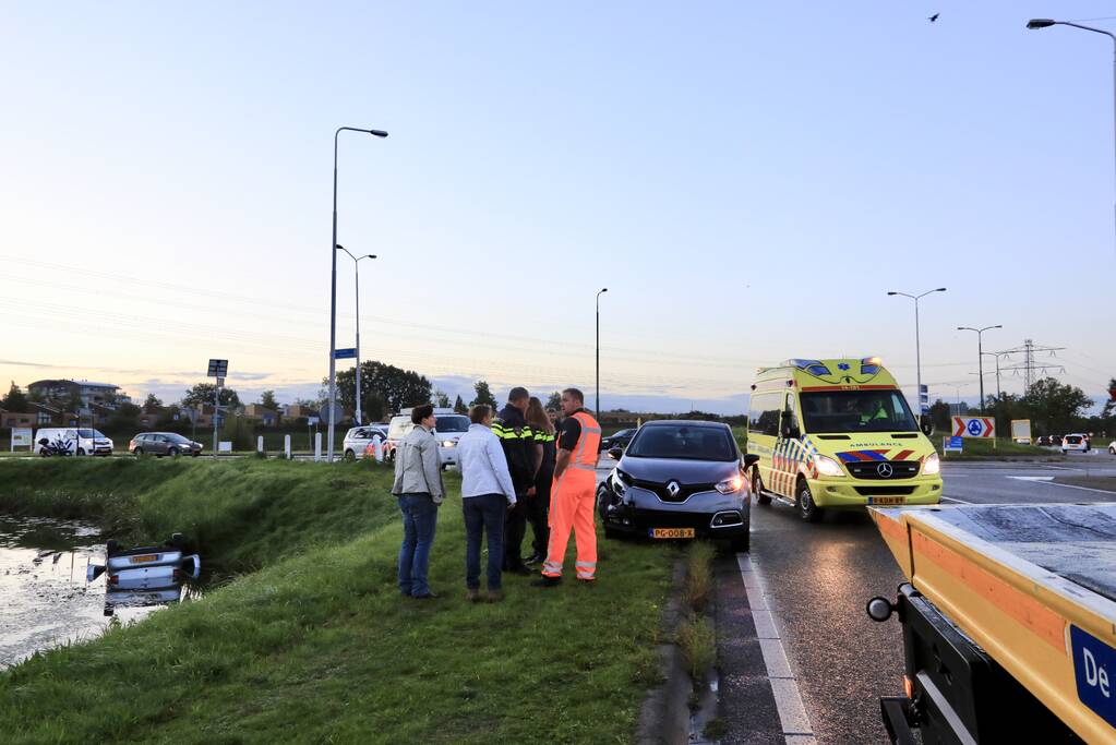 Auto te water na aanrijding