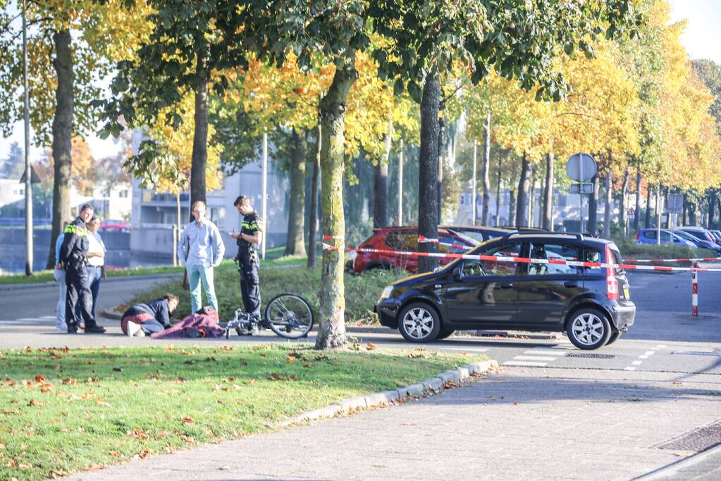 Fietser gewond na botsing met auto