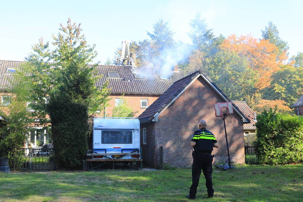 Veel rook bij zolderbrand