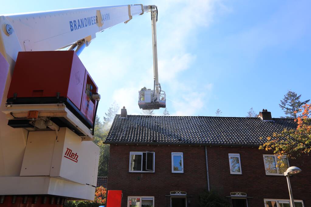 Veel rook bij zolderbrand