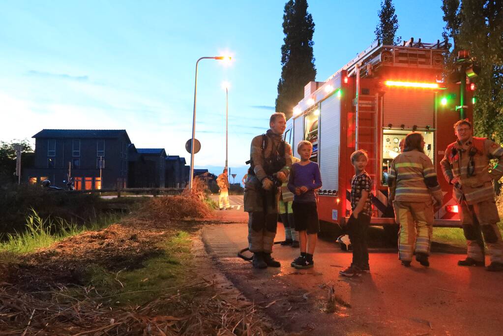 Lean (10) en Alec (8) blussen brand