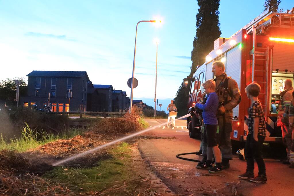 Lean (10) en Alec (8) blussen brand