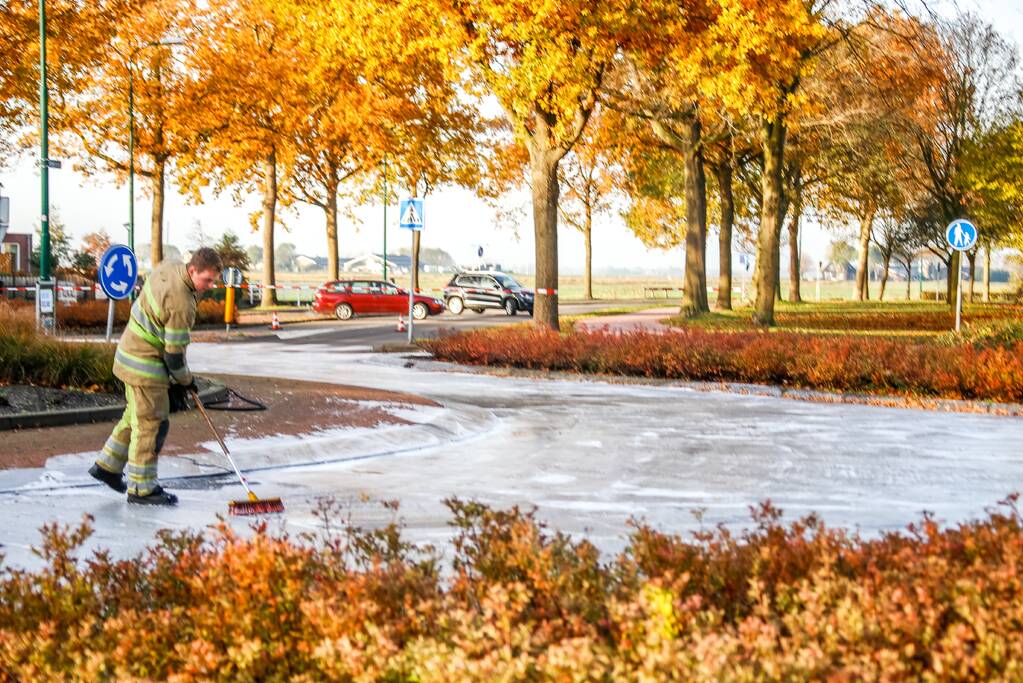 Rotonde afgesloten door kapotte veegwagen