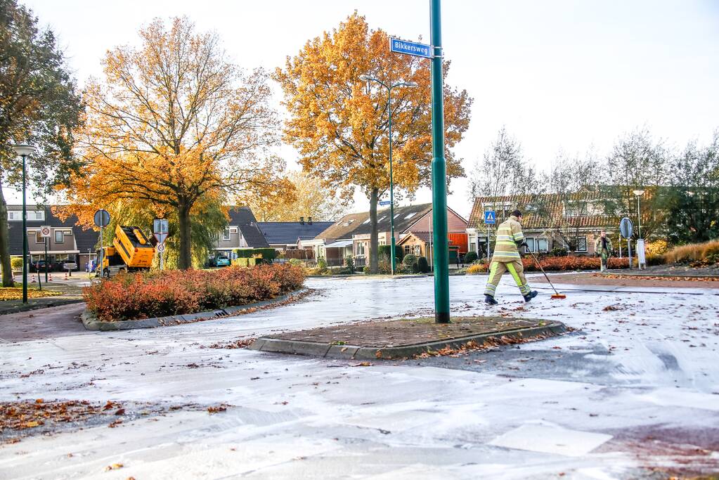 Rotonde afgesloten door kapotte veegwagen