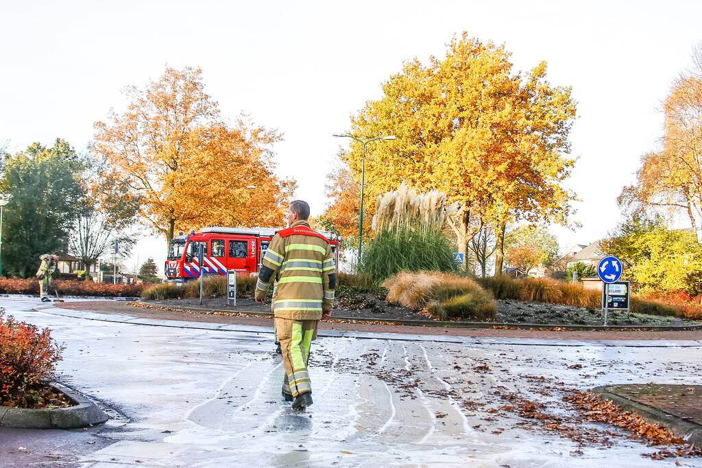 Rotonde afgesloten door kapotte veegwagen