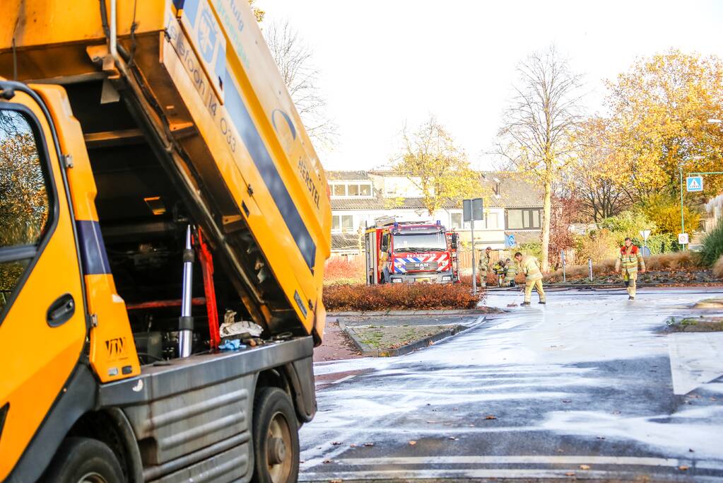 Rotonde afgesloten door kapotte veegwagen