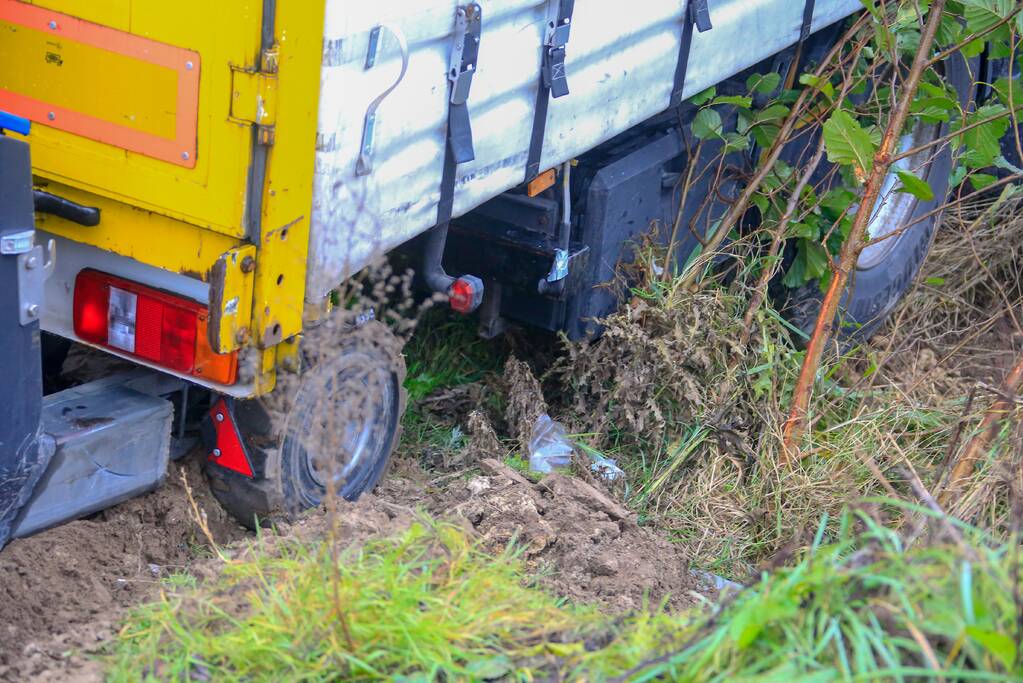 Groot materieel nodig om vrachtwagen op wielen te krijgen