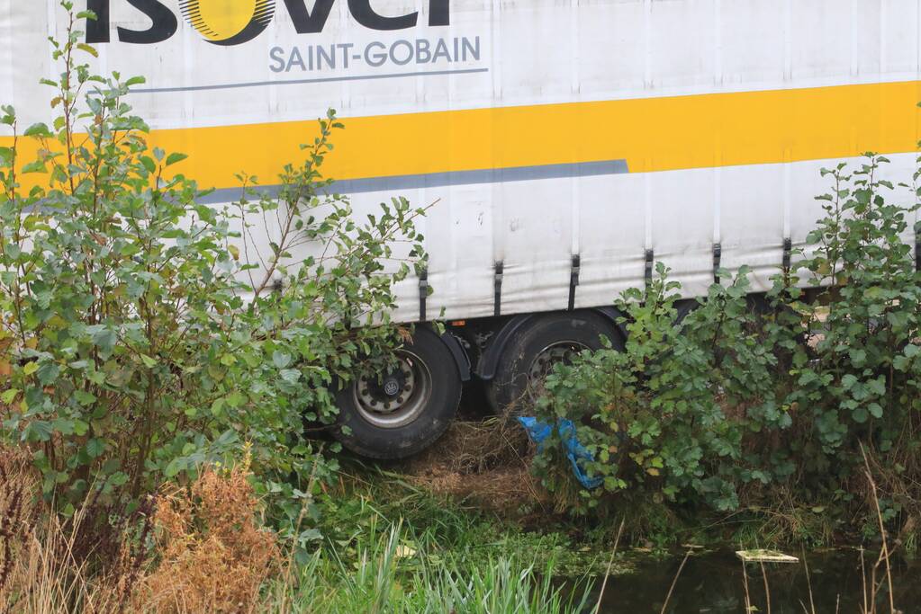 Groot materieel nodig om vrachtwagen op wielen te krijgen