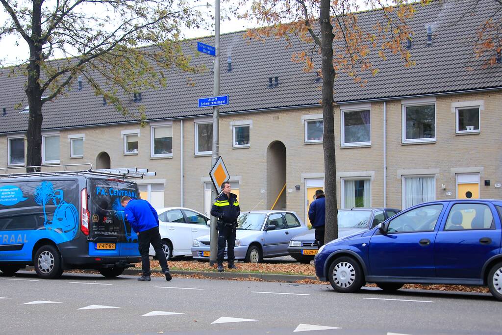 Schade aan auto na botsing met bestelbus